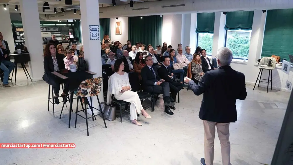 Imagen de la jornada 'El futuro de la I+D+i en tiempos de IA', celebrada este viernes, donde se present&oacute; el programa 'Info Proyecta IA'.