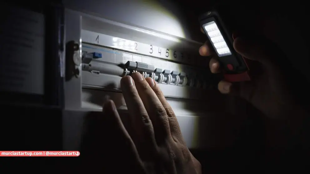 Un a&ntilde;o del apag&oacute;n el&eacute;ctrico de 2025: sin culpable, con 55 expedientes y la luz m&aacute;s cara