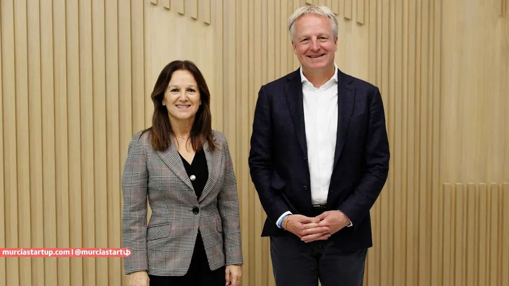La presidenta y CEO Accenture Espa&ntilde;a y Portugal, Mercedes Oblanca y el CEO de Moeve, Maarten Wetselaar.