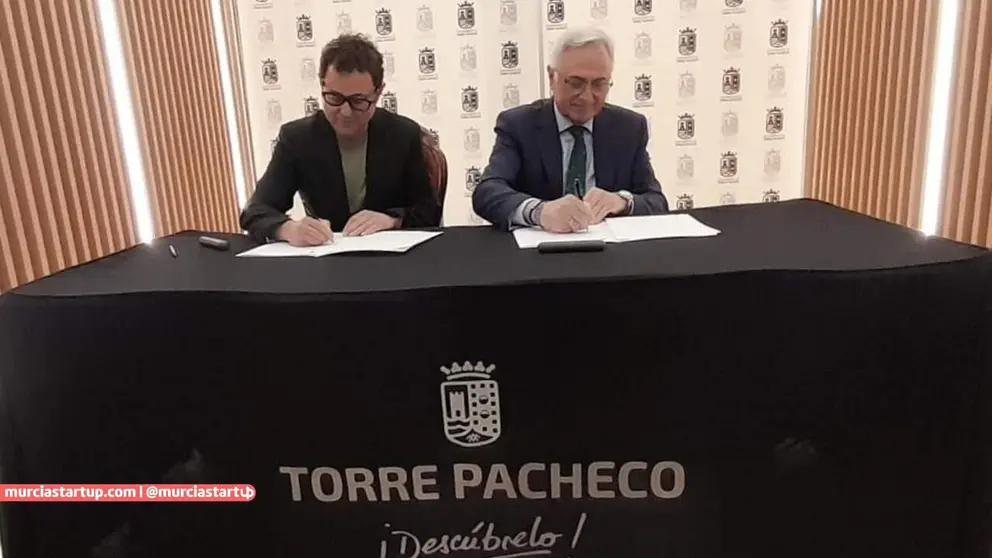 Imagen de la firma de la adhesi&oacute;n del Ayuntamiento de Torre Pacheco a Regi&oacute;n de Murcia Film Commission