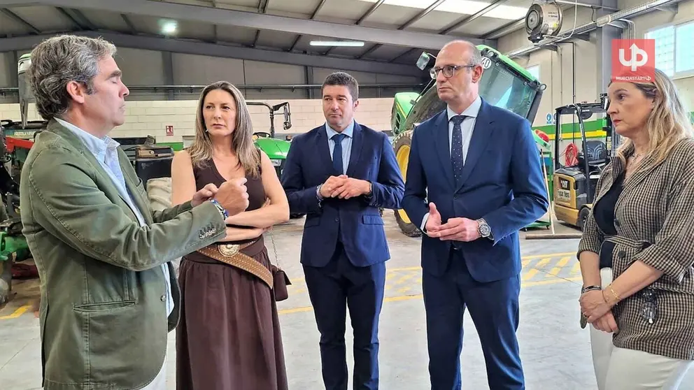 El IES San Juan Bosco de Lorca ya tiene FP dual intensiva en mec&aacute;nica agr&iacute;cola. Las pr&aacute;cticas en empresa pasan de 500 a 1.000 horas y los alumnos cobran desde el primer d&iacute;a. Es el segundo convenio que firma el Gobierno regional, tras el acuerdo con la hosteler&iacute;a. Agricultura y construcci&oacute;n son los pr&oacute;ximos sectores en la lista.