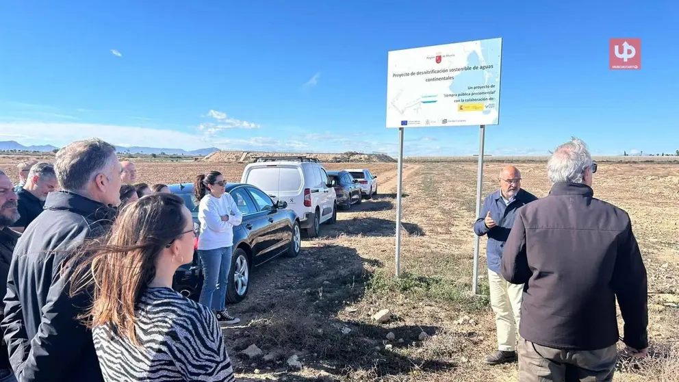El director general del Mar Menor, V&iacute;ctor Serrano, en la parcela en la que se ubicar&aacute; el proyecto de desnitrificaci&oacute;n sostenible de aguas continentales (imagen de archivo).