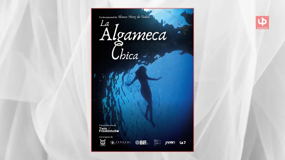 Blanca P&eacute;rez de Tudela estrena el 26 de mayo en la Filmoteca Regional de Murcia el primer largometraje documental sobre La Algameca Chica, financiado con 10.000 &euro; de crowdfunding y respaldado por Twin Freaks y La 7. El enclave de Cartagena, hist&oacute;ricamente estigmatizado, protagoniza por fin la pel&iacute;cula que reivindica su historia real. 🎬