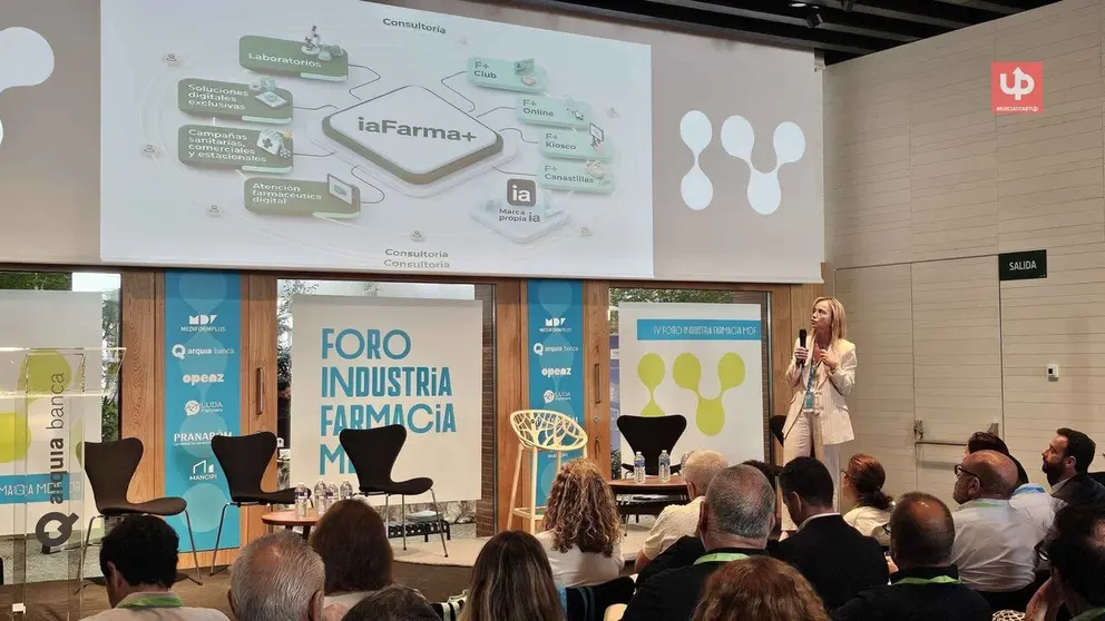 La directora de Marketing y Marca Propia de Hefame, Isabel Santos, presenta iaFarma