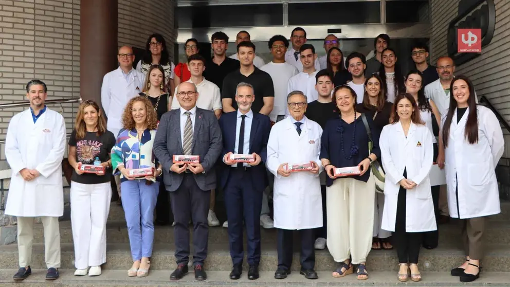 Los participantes del programa formativo UMU Business Talent 2026, junto a Tom&aacute;s Fuertes, presidente de Grupo Fuertes, y el rector de la UMU, Samuel Baixauli