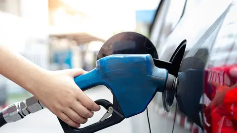 La gasolina baja y el IPC lo nota