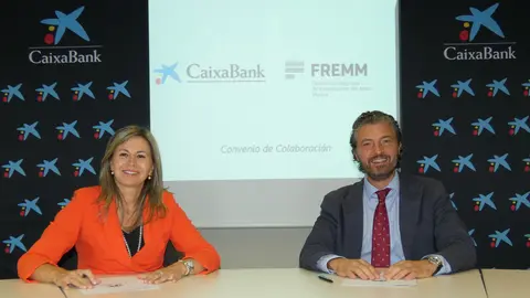 Olga Garc&iacute;a, directora territorial de Caixabank, y Alfonso Hern&aacute;ndez, presidente de la FREMM