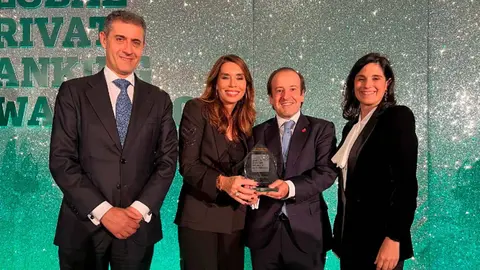 El equipo de Santander Banca Privada Espa&ntilde;a junto a V&iacute;ctor Matarranz, responsable global de Wealth Management & Insurance de Banco Santander
