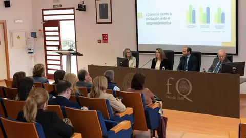 De izq. a der., Olga Garc&iacute;a (Caixabank), Alicia Rubio (UMU), Joaqu&iacute;n G&oacute;mez (INFO) y Carlos Egea (Fundaci&oacute;n Cajamurcia) (foto: UMU)