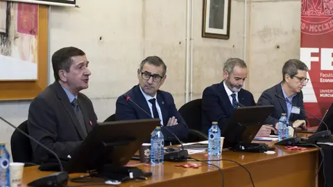 De izq. a der., Walter Leal, el rector de la UMU Jos&eacute; Luj&aacute;n, el decano Samuel Baixauli y el catedr&aacute;tico Salvador Ruiz de Maya