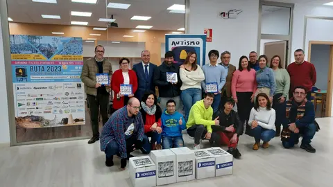 Hidrogea ha cedido a la asociaci&oacute;n Autismo Somos Todos 220 ejemplares del libro 'Casa Dorda', escrito por el cronista cartagenero Juan Ignacio Ferr&aacute;ndez