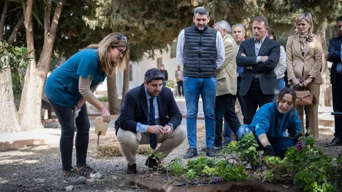 L&oacute;pez Miras visita el Centro Integrado de Formaci&oacute;n y Experiencias Agrarias de Torre Pacheco (Foto: CARM)