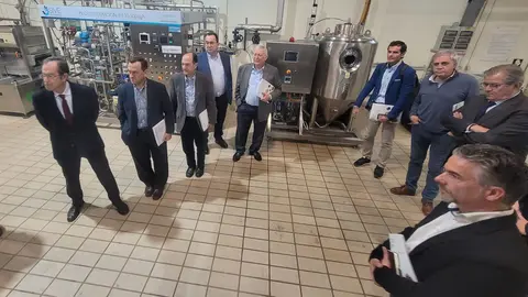 Tras la reuni&oacute;n, los miembros de la Junta Directiva realizaron una visita a la Planta Piloto del CTNC para comprobar &lsquo;in situ&rsquo; las nuevas inversiones efectuadas