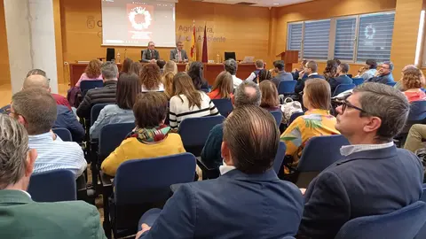 El consejero de Medio Ambiente, Juan Mar&iacute;a V&aacute;zquez, inaugura la jornada t&eacute;cnica sobre la Normativa de Residuos y Residuos de Envases para la Econom&iacute;a Circular