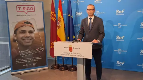 El consejero de Educaci&oacute;n, Formaci&oacute;n Profesional y Empleo, V&iacute;ctor Mar&iacute;n, present&oacute; el programa T-Sigo para j&oacute;venes menores de 24 a&ntilde;os que dejaron los estudios.