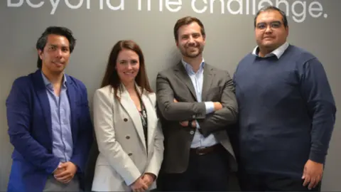 De izq. a der., Luis Casta&ntilde;eda (Axon Partners), Alicia As&iacute;n (Libelium), Mario Sancho (Kira Ventures) y Antonio Jara (Libelium) en la sede de Libelium, en Zaragoza.