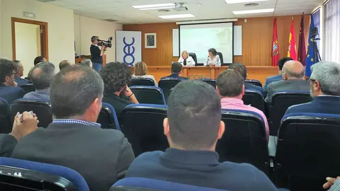 Ochenta empresas se interesan por las oportunidades de negocio en los sectores de defensa y reconstrucci&oacute;n