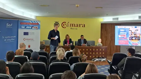 M&aacute;s de 70 j&oacute;venes conocen las oportunidades de empleo en los sectores de ciberseguridad y rob&oacute;tica de la mano del SEF e Incyde