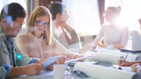 Procesos de selecci&oacute;n largos, pocas competencias t&eacute;cnicas y falta de candidatos: las empresas sufren para encontrar talento