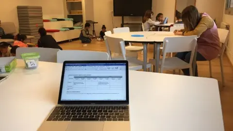 El grupo Smart Classroom Project ha redise&ntilde;ado las aulas de m&aacute;s de 20 centros educativos en los &uacute;ltimos cuatro a&ntilde;os, que sirven como laboratorio en vivo para generar evidencia cient&iacute;fica sobre los efectos en el aprendizaje (Imagen: Smart Classroom Project, UOC)