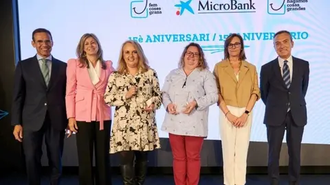 Blanca Rom&aacute;, fundadora de Tecum (3d). Olga Garc&iacute;a Saz, directora territorial de Caixabank (2i)