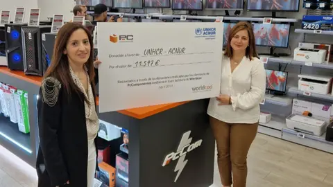 Arancha Almela, especialista en Alianzas Estrat&eacute;gicas del Comit&eacute; espa&ntilde;ol de ACNUR y Alicia Vicente, Brand & Communications Manager de PcComponentes