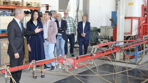 La consejera de Empresa, Econom&iacute;a Social y Aut&oacute;nomos, Valle Migu&eacute;lez, durante la visita al Centro Tecnol&oacute;gico del Metal