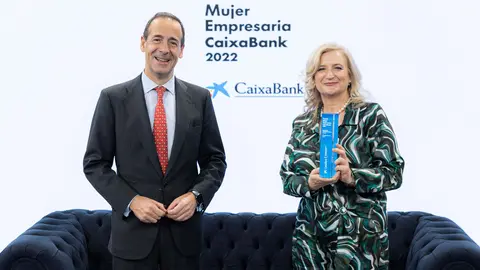 Maite Casademur, mujer empresaria 2022 junto a Gonzalo Gort&aacute;zar