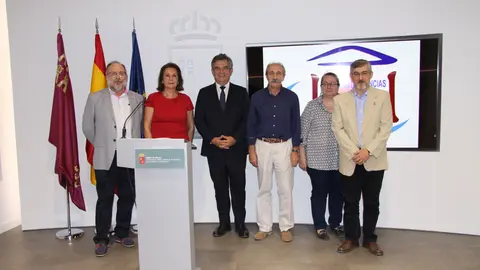 Nueva junta de Gobierno de la academia de las Ciencias, junto al consejero Juan Mar&iacute;a V&aacute;zquez
