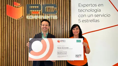 Alberto Gonz&aacute;lez-Costea, Presidente de Never Surrender y Carmen L&oacute;pez, Store Manager de PcComponentes
