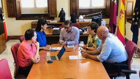 Reuni&oacute;n de la secretaria de Estado de Telecomunicaciones e Infraestructuras Digitales, Mar&iacute;a Gonz&aacute;lez Veracruz y el rector de la UMU, Jos&eacute; Luj&aacute;n
