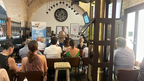 Jos&eacute; Carlos Garc&iacute;a, director de desarrollo del CEEIC, durante la charla