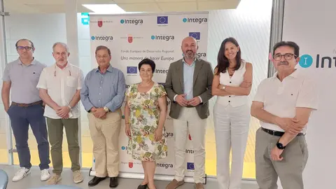 Representantes de la Fundaci&oacute;n Integra Digital y de la Real Academia de Medicina y Cirug&iacute;a de la Regi&oacute;n de Murcia, en la firma del convenio de colaboraci&oacute;n.