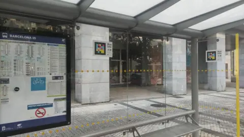 Se&ntilde;ales de Navilens en las marquesinas de autobuses urbanos de San Sebasti&aacute;n