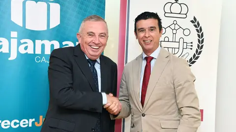 El acuerdo ha sido firmado por el director territorial de Cajamar, Diego Gonz&aacute;lez, y por el decano del colegio, C&eacute;sar Nicol&aacute;s