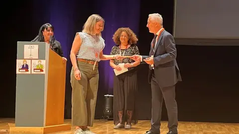Hefame premia a los mejores posters informativos sobre autismo