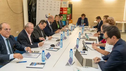La alcaldesa de Cartagena, Noelia Arroyo, ha valorado como "un paso definitivo" la aprobaci&oacute;n de la cesi&oacute;n de los terrenos para crear la nueva Zona de Actividades Log&iacute;sticas (ZAL) en el pol&iacute;gono de Los Camachos. La regidora ha participado este martes, 24 de octubre, en la reuni&oacute;n del Consejo de Administraci&oacute;n de la Autoridad Portuaria de Cartagena. En este encuentro se ha aprobado la cesi&oacute;n por parte del Puerto de estos terrenos al consorcio del Dep&oacute;sito Franco.