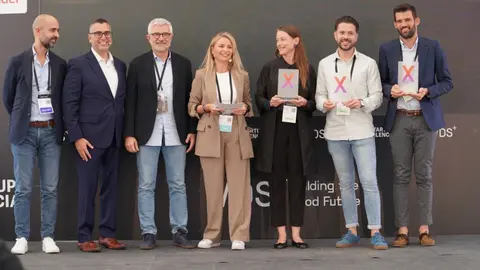 El CEO de Santander Espa&ntilde;a con los ganadores SX Spain Award