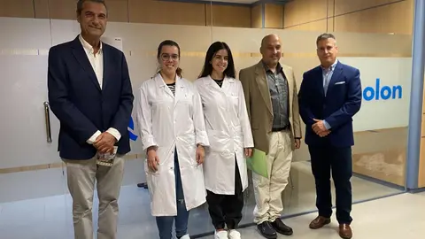 Responsables de C&aacute;tedra Olon de Qu&iacute;mica Sostenible conocen in situ los avances de alumnos que realizan proyectos de investigaci&oacute;n en Derivados Qu&iacute;micos
