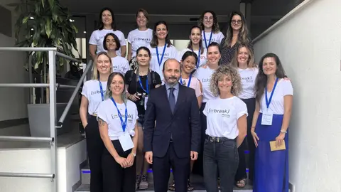 Participantes en el programa 'The Break' del CEEIM, junto a la directora de la instituci&oacute;n,