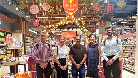 Empresarios de la Regi&oacute;n visitan comercios y mantienen reuniones con empresarios locales (1)