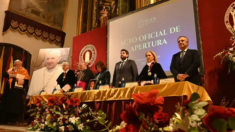L&oacute;pez Miras participa en el acto de apertura del curso acad&eacute;mico de la UCAM