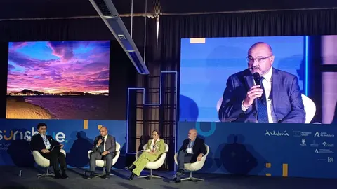 El director general del Mar Menor, V&iacute;ctor Serrano, puso en valor, durante su participaci&oacute;n el pasado jueves en la mesa redonda del 'Sun&Blue Congress' de Almer&iacute;a