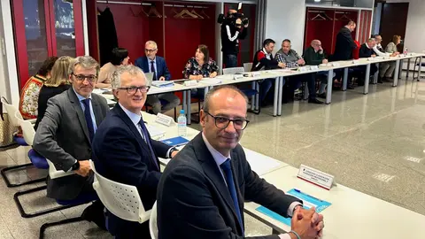 Los consejeros, en la mesa General de Funci&oacute;n P&uacute;blica