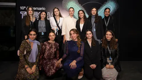 Participantes de The Challenge con la chef Ver&oacute;nica G&oacute;mez