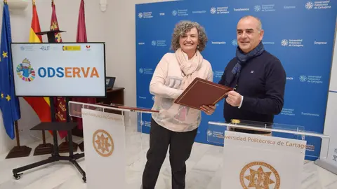 La Rectora y Luciano Poyato, presidente de la Plataforma del Voluntariado de Espa&ntilde;a.
