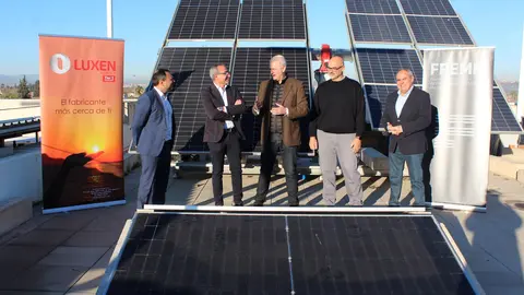 La empresa dedicada al sector de la energ&iacute;a solar Luxen Hisp&aacute;nica ha realizado una donaci&oacute;n de 18 m&oacute;dulos fotovoltaicos de alta tecnolog&iacute;a al Centro Integrado de Formaci&oacute;n Arsenio S&aacute;nchez, dependiente de la Federaci&oacute;n Regional de Empresarios del Metal de Murcia (FREMM).