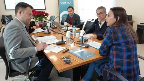 La consejera Sara Rubira durante el Consejo de Administraci&oacute;n de Esamur celebrado recientemente.