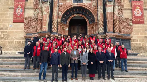 Limcamar y la Real e Ilustre Cofrad&iacute;a de la Sant&iacute;sima y Vera Cruz de Caravaca presentan oficialmente los chalecos de los voluntarios del A&ntilde;o Jubilar 2024