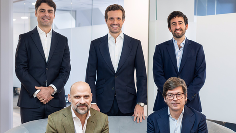 Los socios del fondo Hyperion Fund FCR, entre los que se encuentran el exl&iacute;der del PP, Pablo Casado, y el sobrino de Ana Bot&iacute;n, Ricardo G&oacute;mez-Acebo Bot&iacute;n